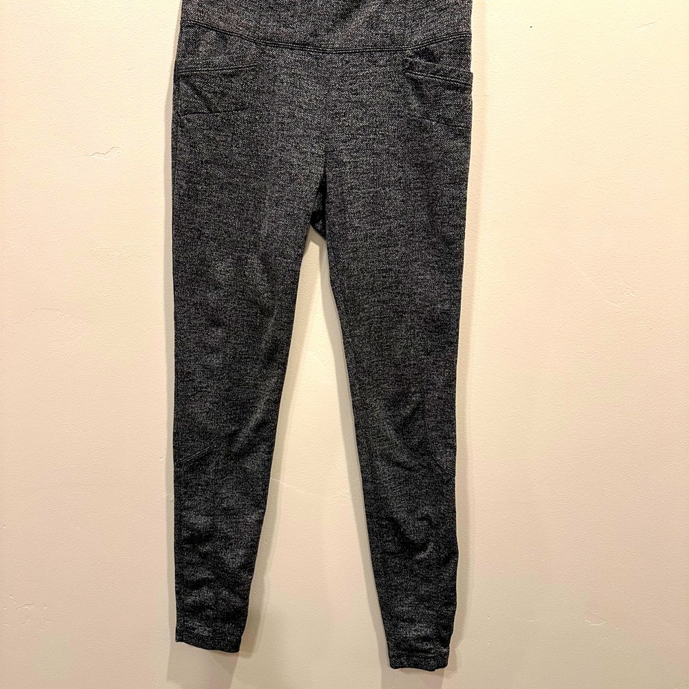 Athleta Black/white/gray Leggings with back pockets medium